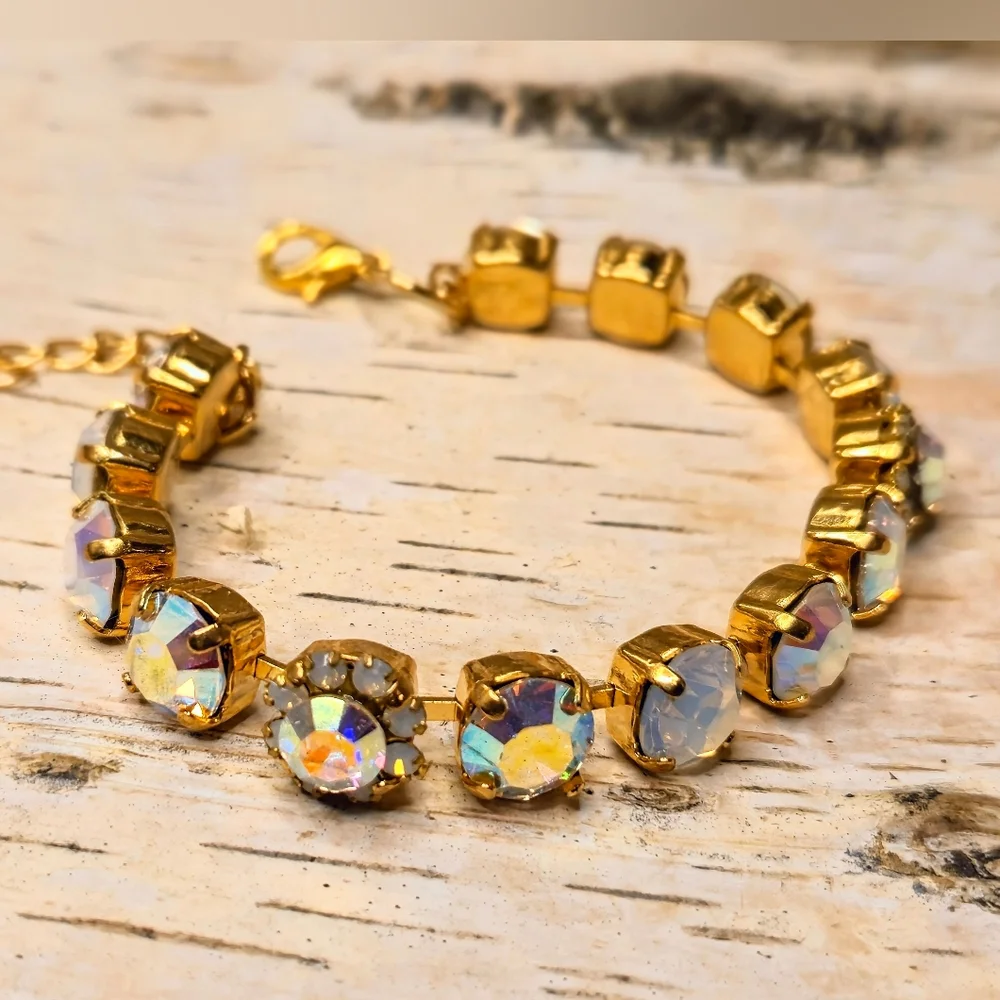 Sparkling White Crystal & Opal AB Flowers Bracelet In Classic 18K Gold Plated